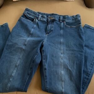 Duluth women’s jeans
Size 12L
High waist, straight leg